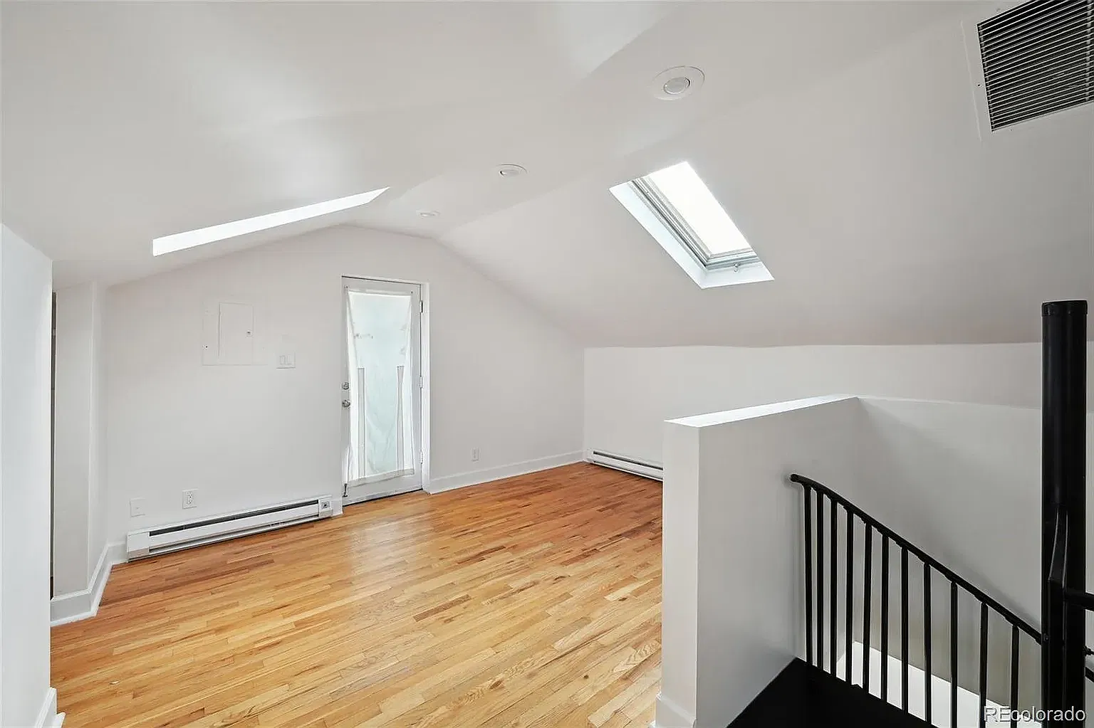 1 bed, 1.5 bath, 700 sqft, $1,595 — Photo 3