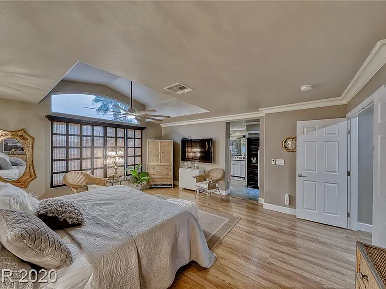 2535 Holman Cir — Photo 17