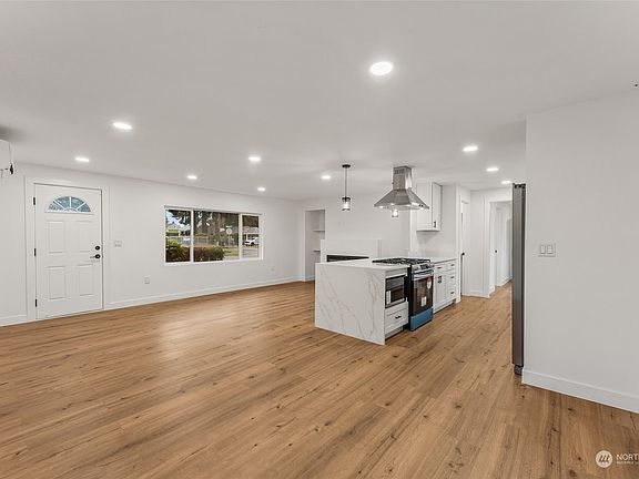 4th image of 11801 Yakima Avenue S
