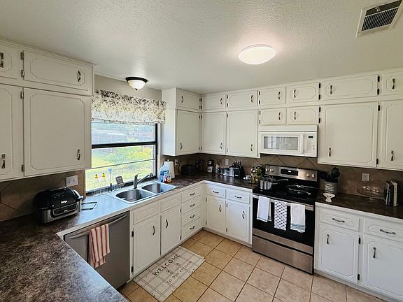 5th image of 203 Daffodil Dr