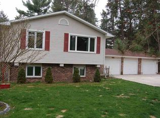 321 Fernwood Dr, Marquette, MI 49855