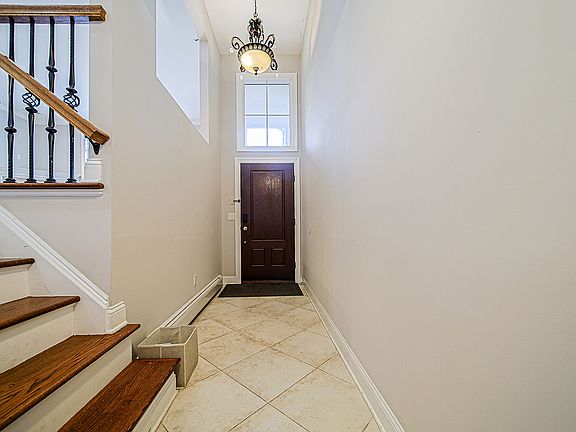 2nd image of 2462 3rd St #2462
