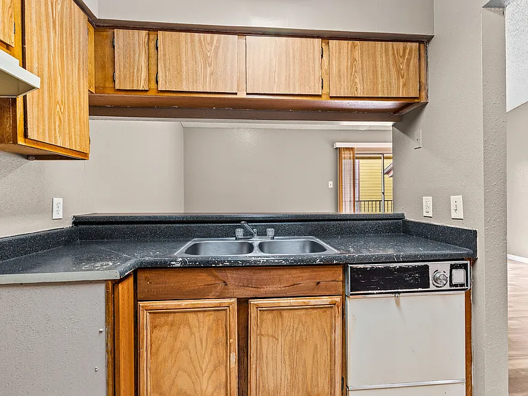 Towne East Village Apartment Homes — Photo 28
