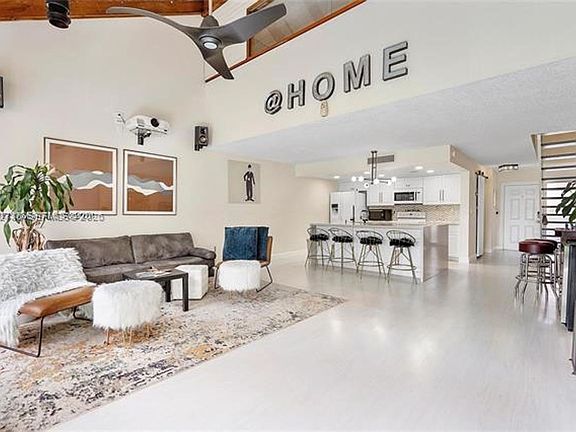 5th image of 1281 W Fairway Rd #Townhouse 1281