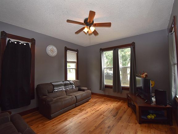 4th image of 205 W Lake St