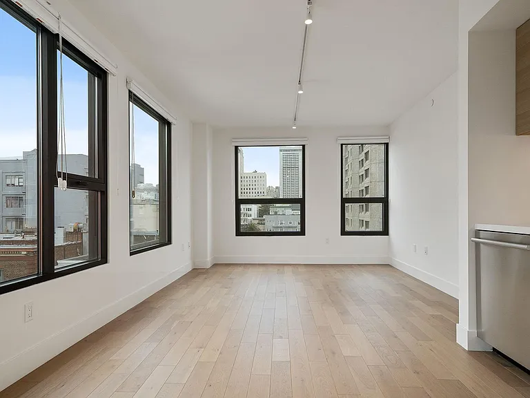 719 Larkin St #503 — Photo 4
