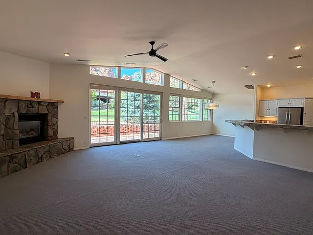3 bed, 2.5 bath, 2362 sqft, $4,500 — Photo 4