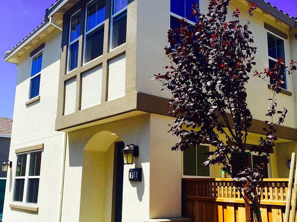 1st image of 918 Holly Pl