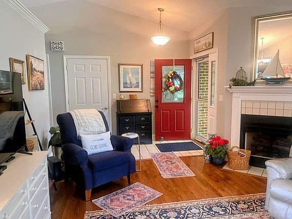 5th image of 156 Linda Ln