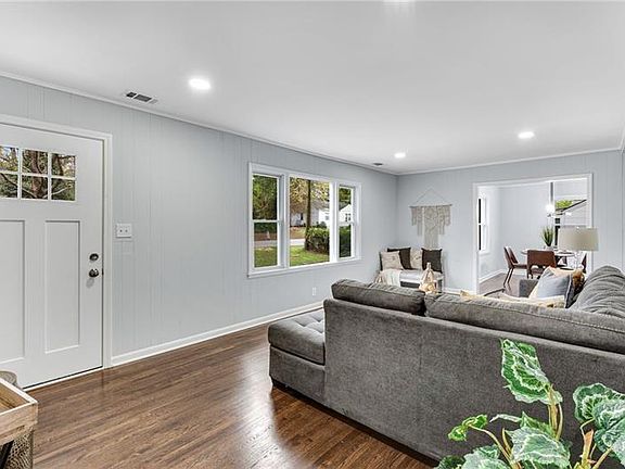 5th image of 709 Mozley Dr SE