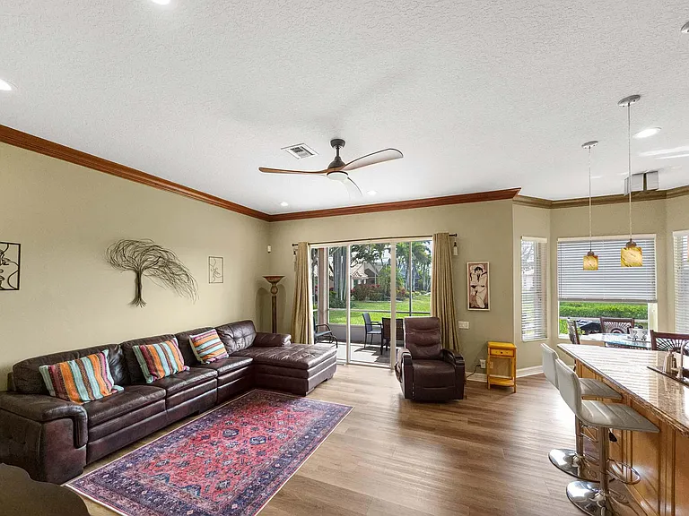 5058 Glenville Dr — Photo 10