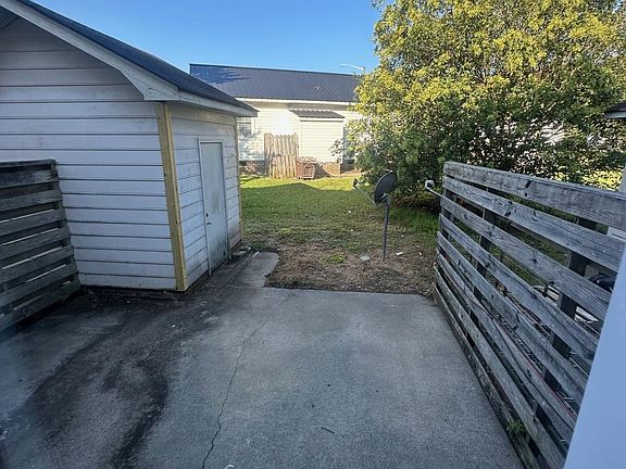 5th image of 309 Kristin Dr APT D