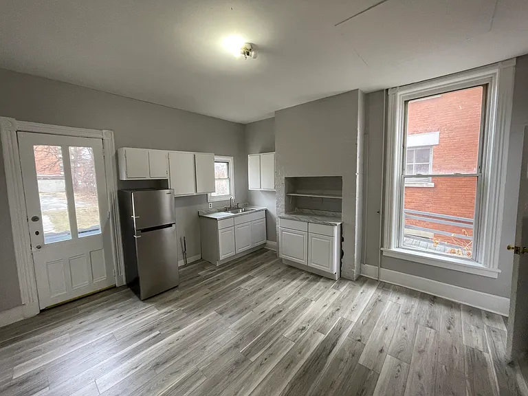 731 Madison Ave #1R — Photo 4