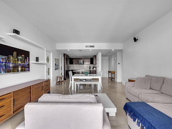 5th image of 251 Crandon Blvd APT 431