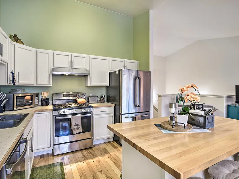 2432 Glacier St — Photo 10