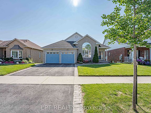 5th image of 219 Waterbury Cres