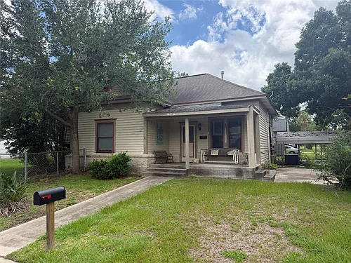 411 5th St Photo 1