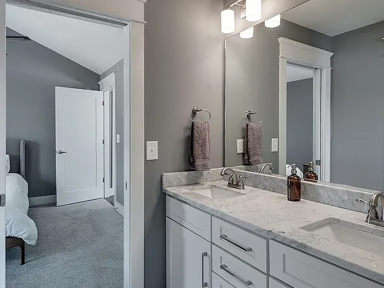 926 Thomas Ave — Photo 10