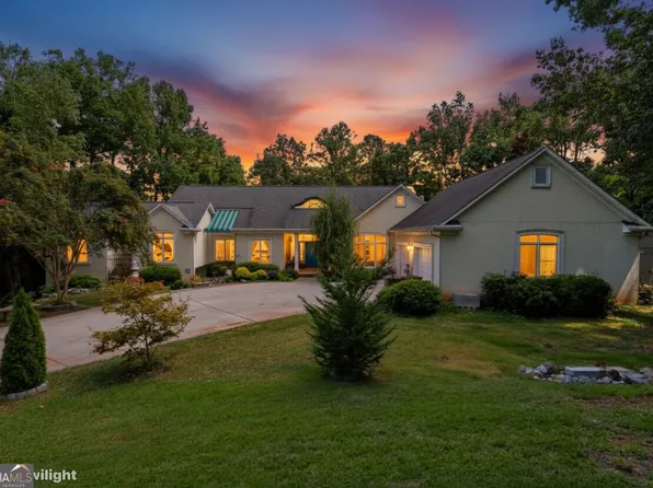21 Rocky Cir NE, White, GA 30184