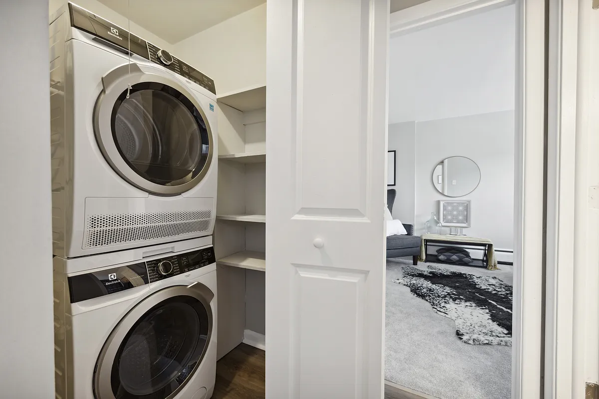 Rolling Green washer and dryer - 2622 Swede Rd #H11