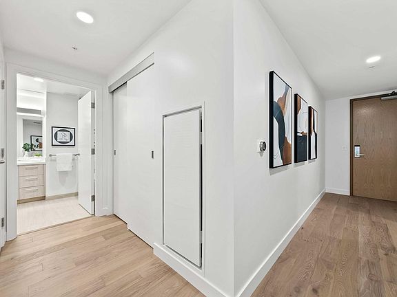 2nd image of 188 W Saint James St #10503