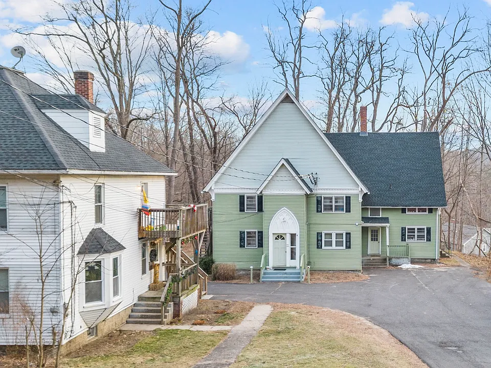81 Torrington Ave #2