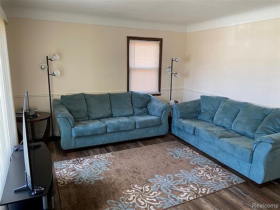 4th image of 8492 Dale St