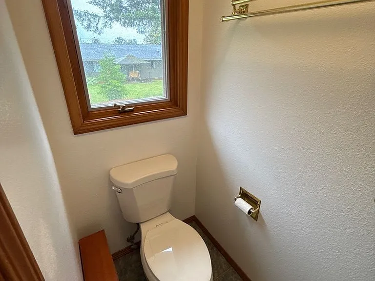 460 SE Conifer Pl — Photo 36
