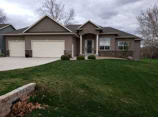 4221 Beverly Rd SW, Cedar Rapids, IA 52404