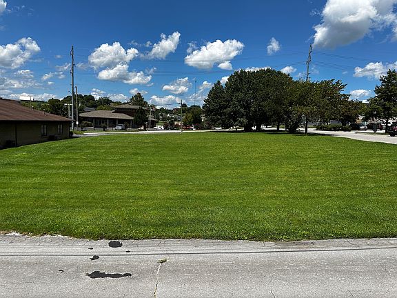 4th image of 417 Clyde St