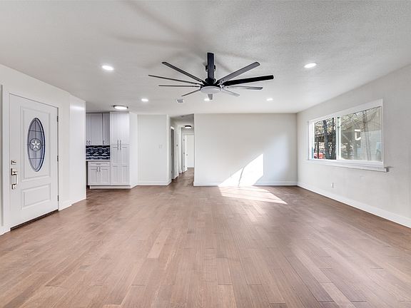 5th image of 2501 S Fielder Rd