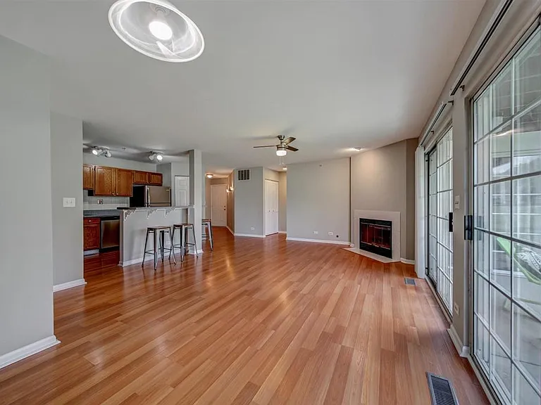 5S530 Scots Dr #18F — Photo 2