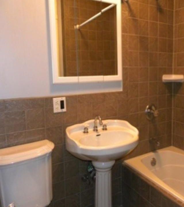 2nd image of 851 Boulevard E