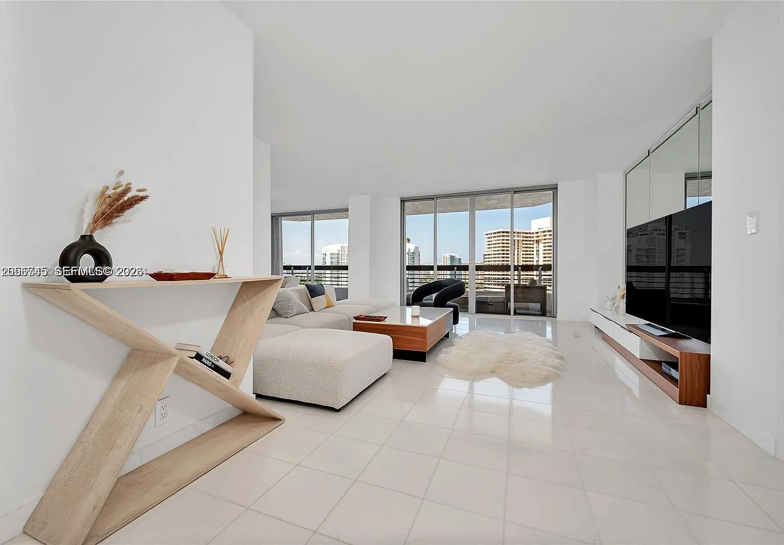 Mystic Pointe Condo No Th — Photo 3