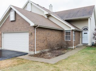 599 Edington Ln, Gurnee, IL 60031