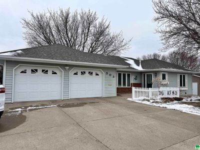 503 5th St SE, Orange City, IA, 51041