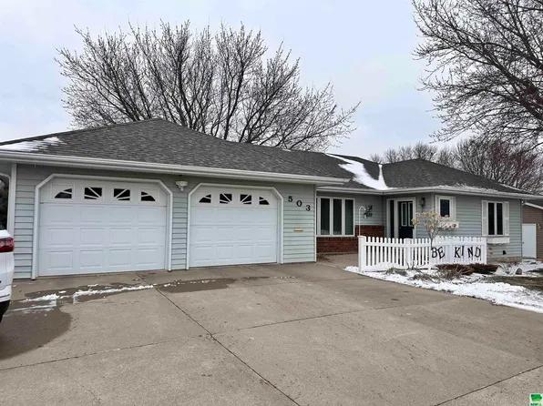 503 5th St SE, Orange City, IA 51041