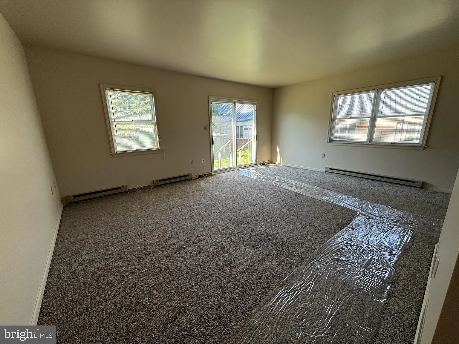 4 bed, 2.5 bath, 3094 sqft, $1,995 — Photo 4
