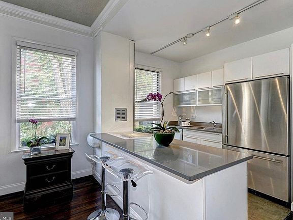 5th image of 1822 15th St NW APT 101
