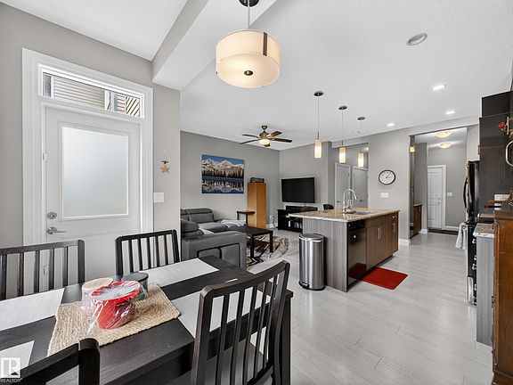 4th image of 118 Springwood Way