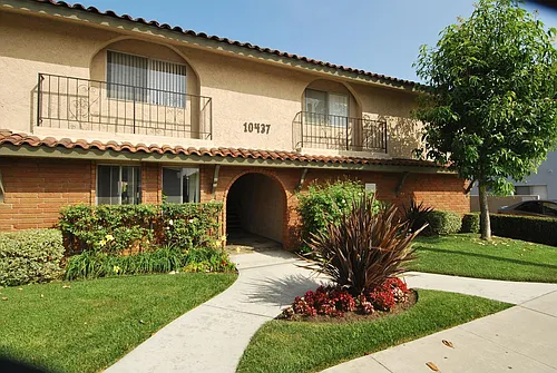 10437 La Reina Ave Photo 1