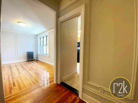 4th image of 31-69 33rd St #18