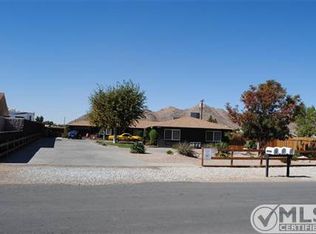 15370 Kiamichi Rd, Apple Valley, CA 92307