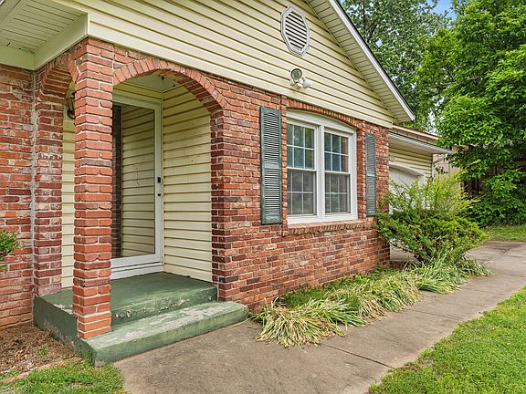 5th image of 215 E Crestview Street