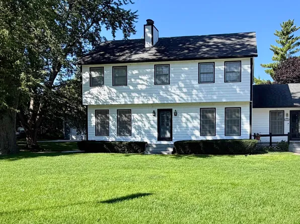 712 Emerald Dr, Storm Lake, IA 50588