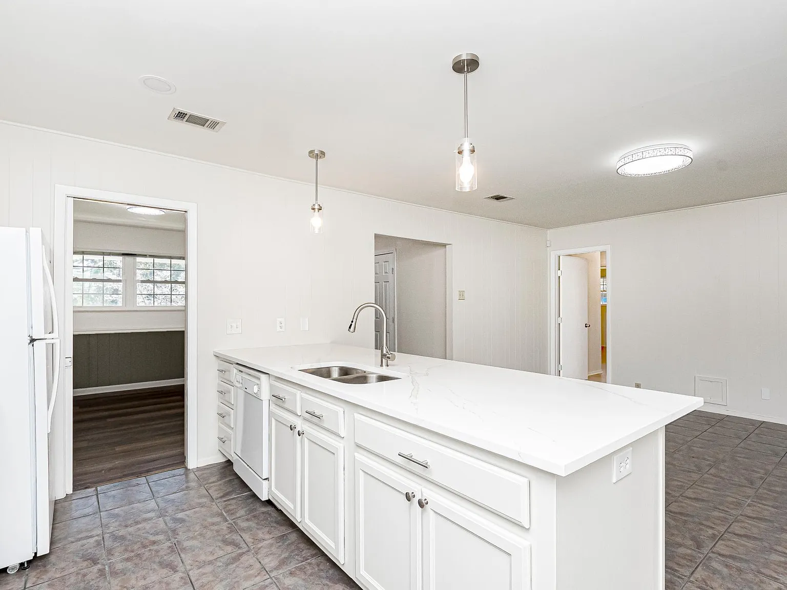 3 bed, 1737 sqft, $2,200 — Photo 4