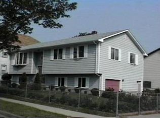 3 Calumet St, New Bedford, MA 02744