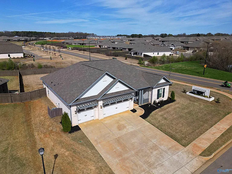 401 Peach Orchard Ln — Photo 5