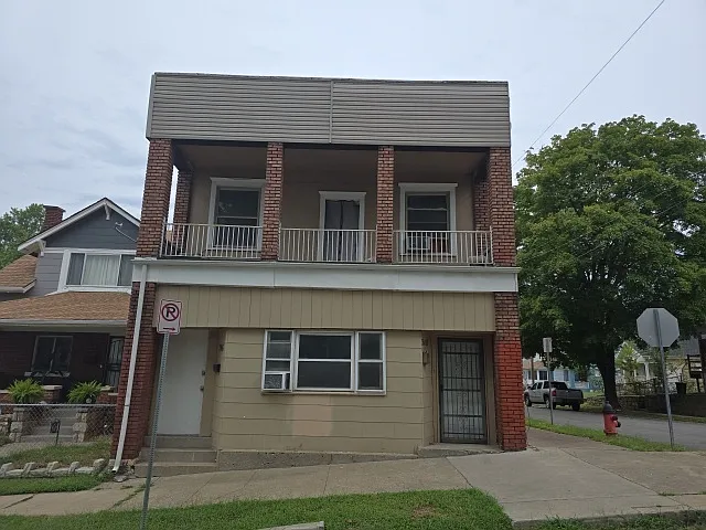 348 N Hardesty Ave — Photo 2