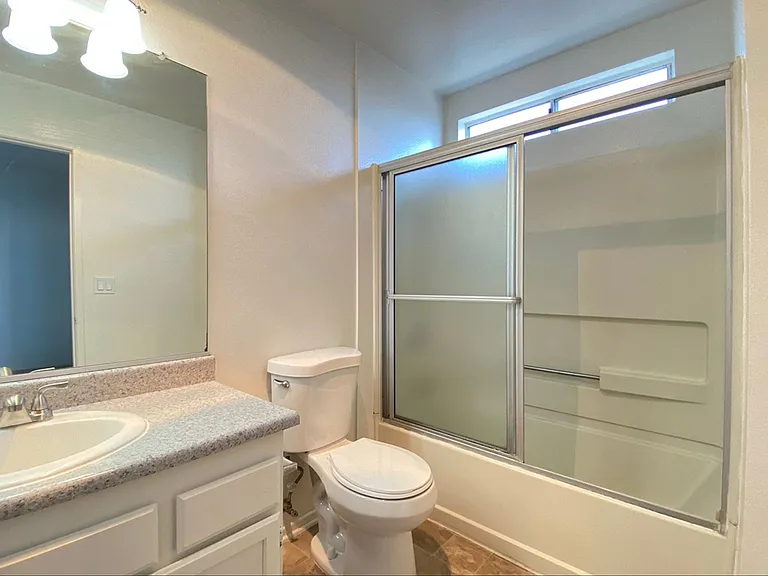 Farmdale Court Apartments — Photo 34